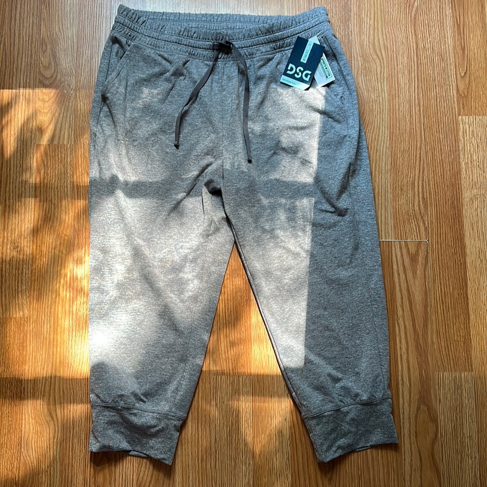 NWT DSG dicks sporting goods mid rise Capri jogger.